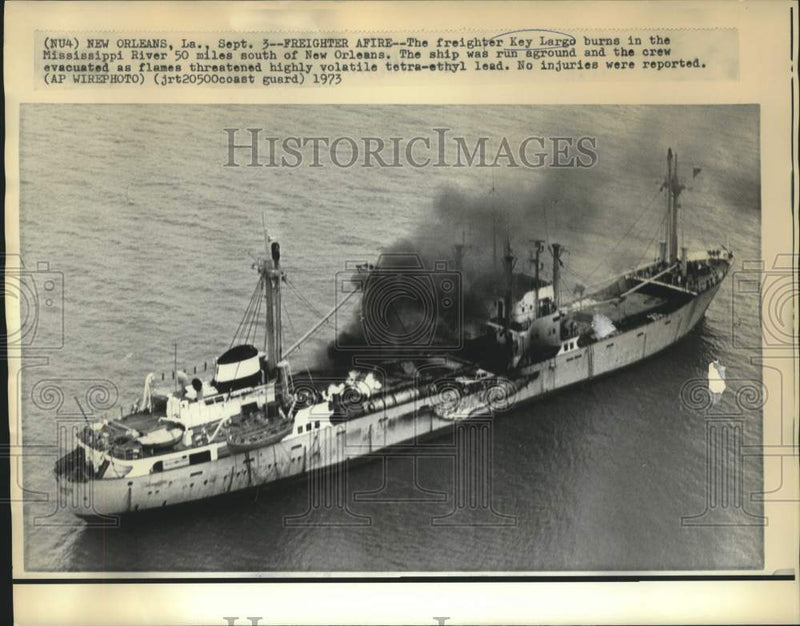 Load image into Gallery viewer, 1973 Press Photo Freighter Key Largo burns in the Mississippi River - now14170
