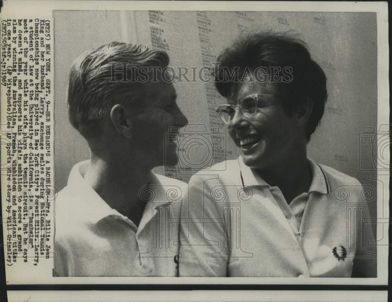 Load image into Gallery viewer, 1967 Press Photo Billie Jean King and Larry King at National Tennis Championship
