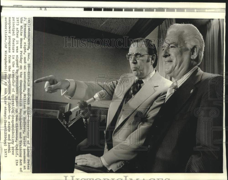 Load image into Gallery viewer, 1973 Press Photo Secretary of Labor Brennan and William Holberg with newsmen
