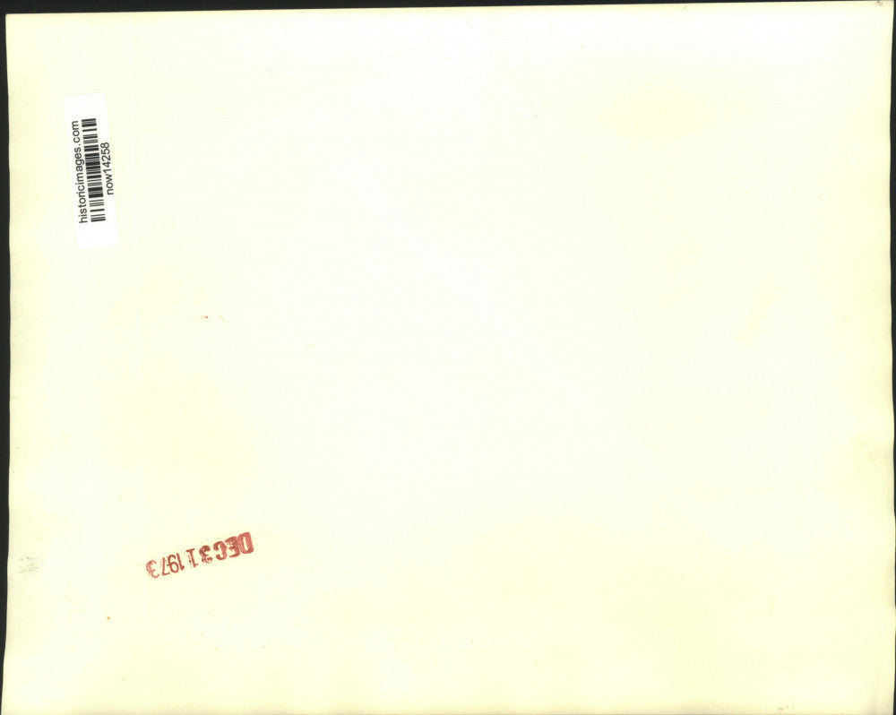 1973 Press Photo Secretary of Labor Brennan and William Holberg with newsmen