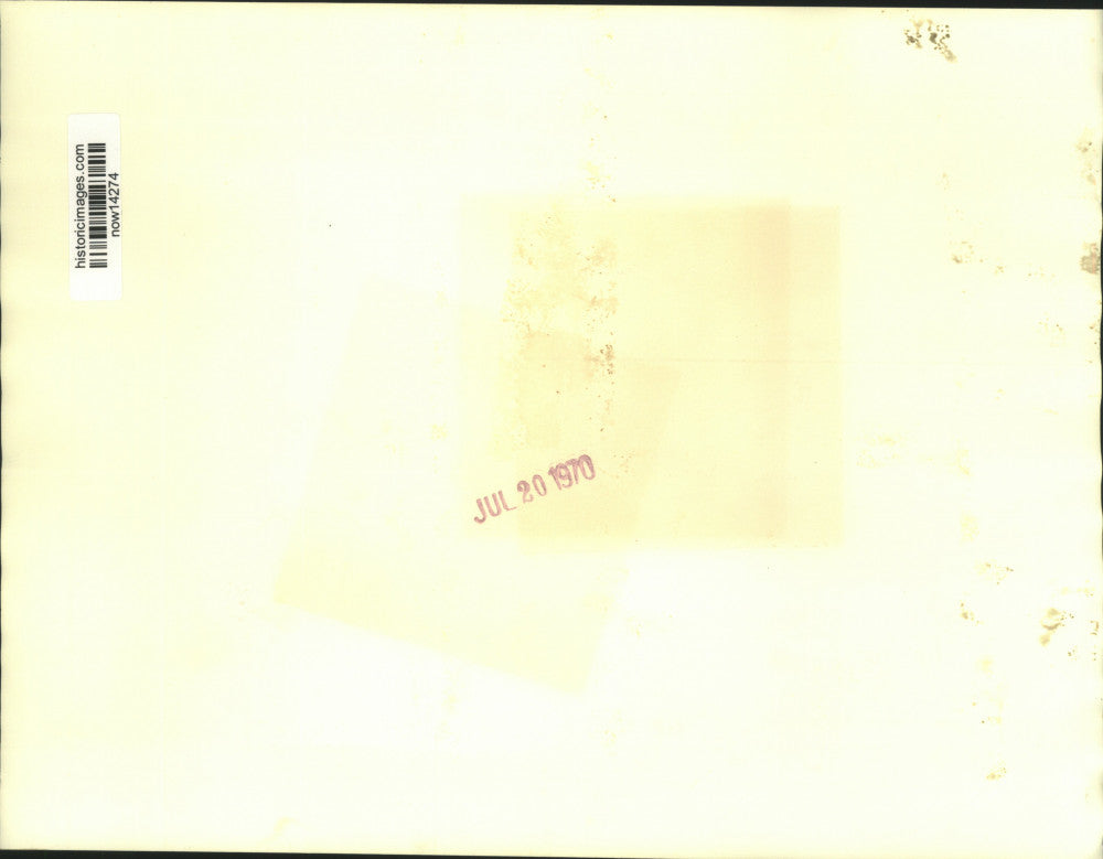 1970 Press Photo Rosemary Keough and friend visits grave of Mary Jo Kopechne