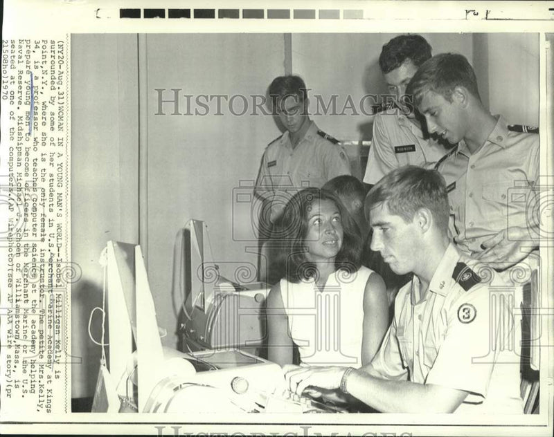 Load image into Gallery viewer, 1970 Press Photo Isobel Kelly with Merchant Marine Academy students in New York
