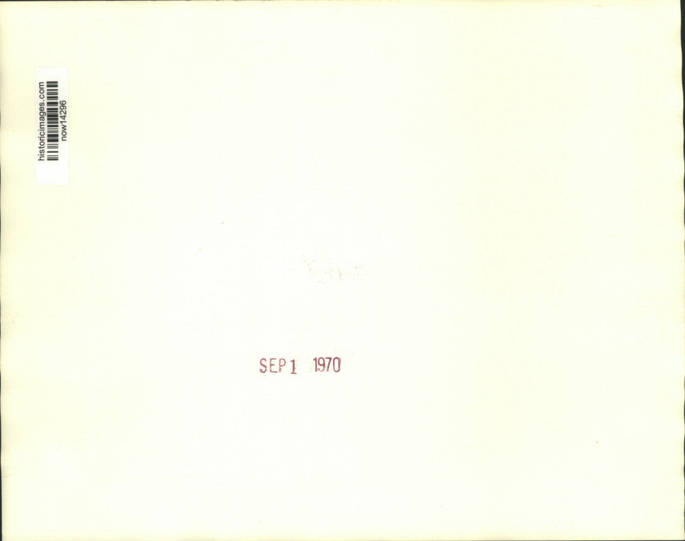 1970 Press Photo Isobel Kelly with Merchant Marine Academy students in New York