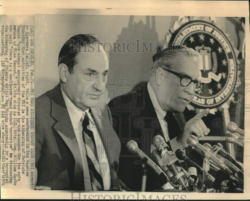 1974 Press Photo FBI Director Kelley and Saxbe at Los Angeles news conference
