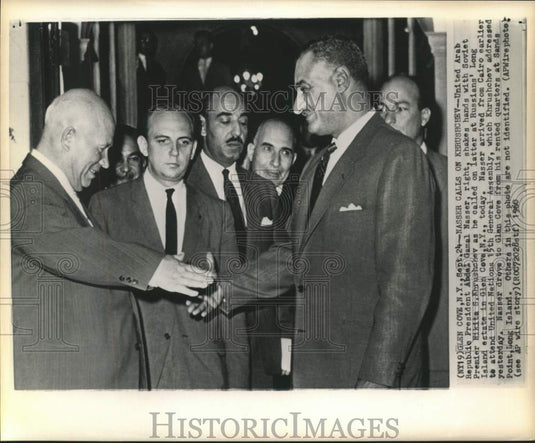 1960 Press Photo United Arab Republic's Nasser greets Soviet Khrushchev in NY.