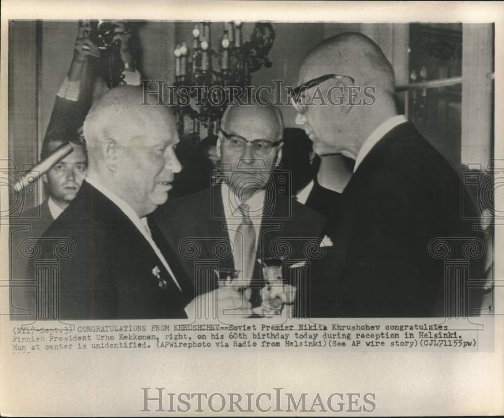 1960 Press Photo Soviet Premier Khrushchev congratulates Finland's Kekkonen
