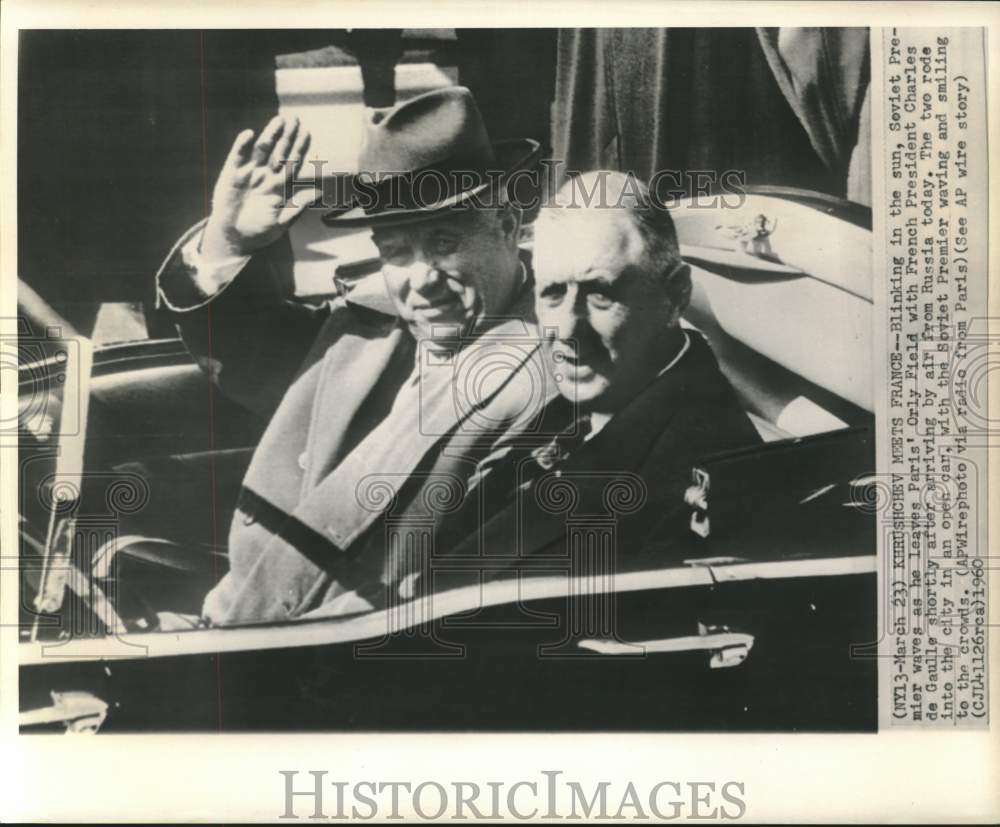 1960 Press Photo Soviet Premier Khrushchev and de Gaulle wave from car in Paris.