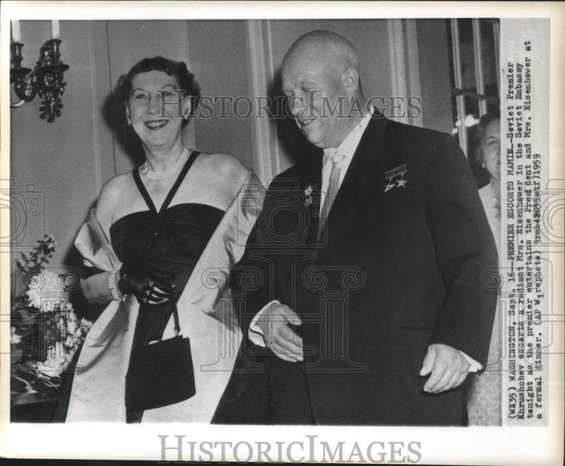 Load image into Gallery viewer, 1959 Press Photo Soviet Premier Khrushchev escorts Mrs. Eisenhower to dinner

