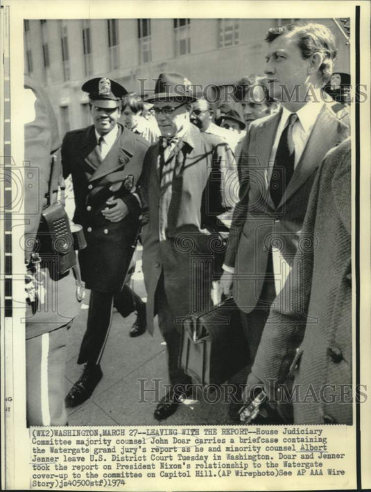 1974 Press Photo Albert Jenner and Doar leave U.S. court with Watergate report