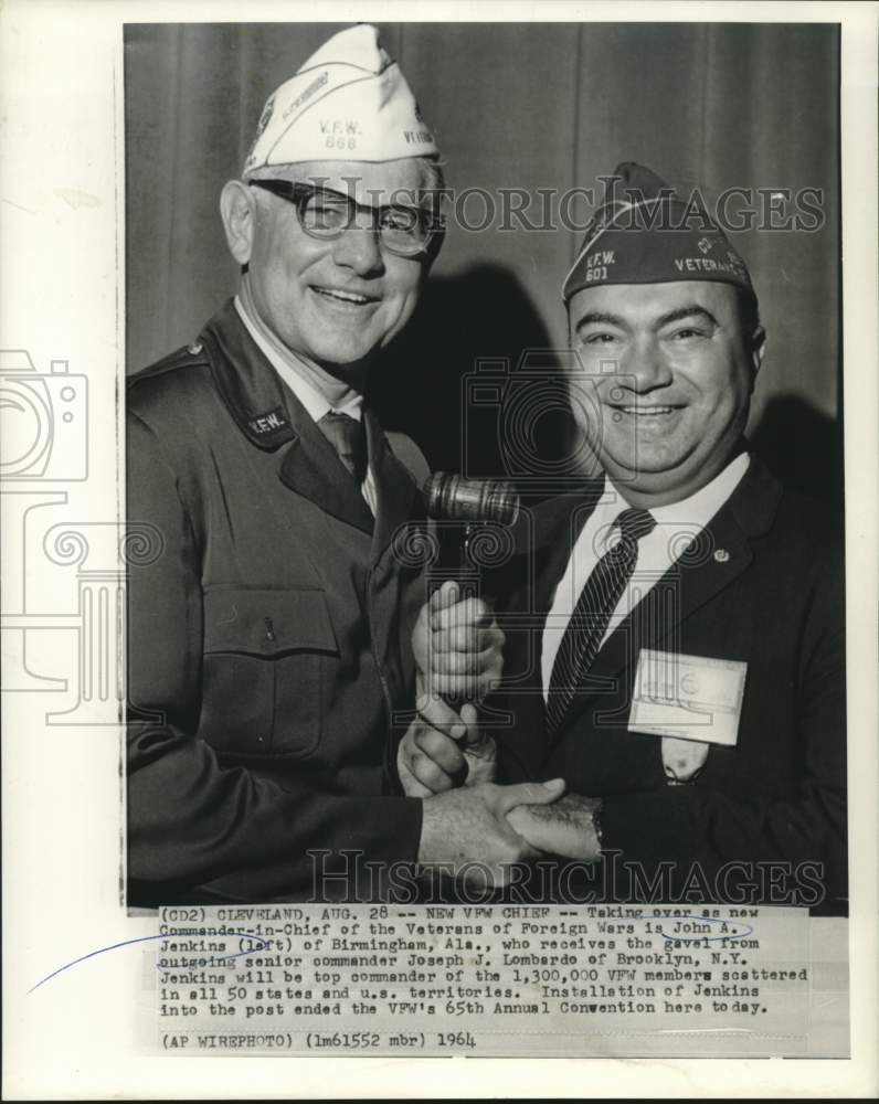 Load image into Gallery viewer, 1964 Press Photo New VFW Chief John Jenkins receives gavel from Lombardo.
