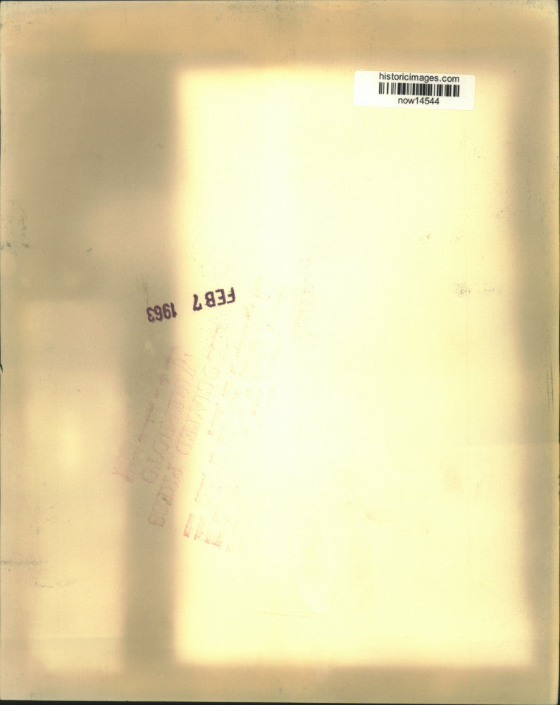 1963 Press Photo Waters Parrish points to Andrew Jackson portrait - now14544