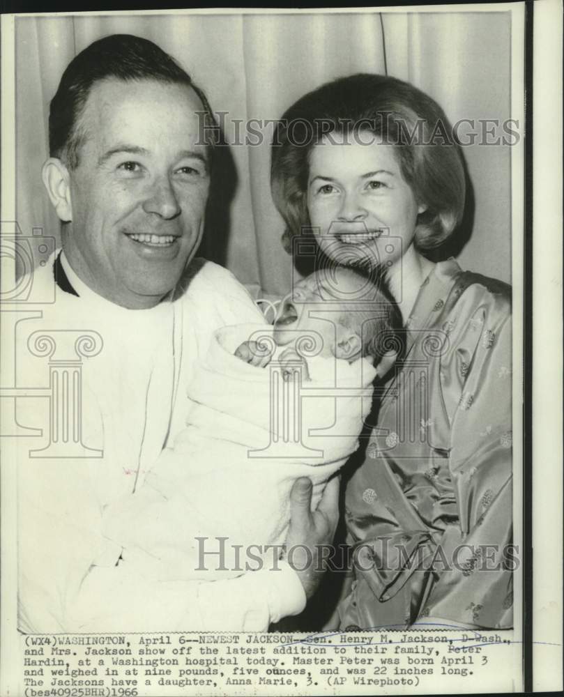 1966 Press Photo Senator and Mrs. Henry Jackson with son Peter in Washington.