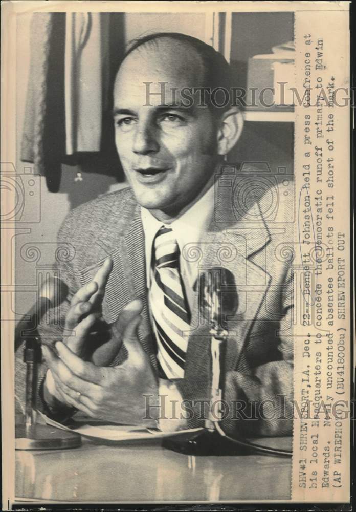 1971 Press Photo Bennett Johnston at press conference in Louisiana. - now14584