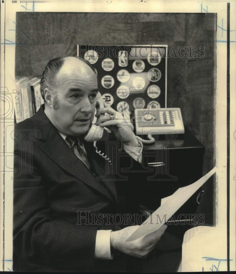 Load image into Gallery viewer, 1971 Press Photo National Basketball Commissioner Walter Kennedy in New York
