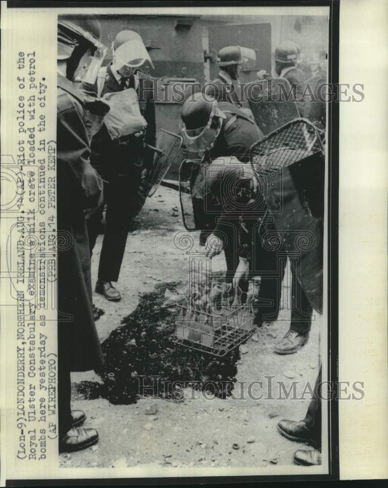 1969 Press Photo Royal Ulster riot police examine milk crate of petrol bombs