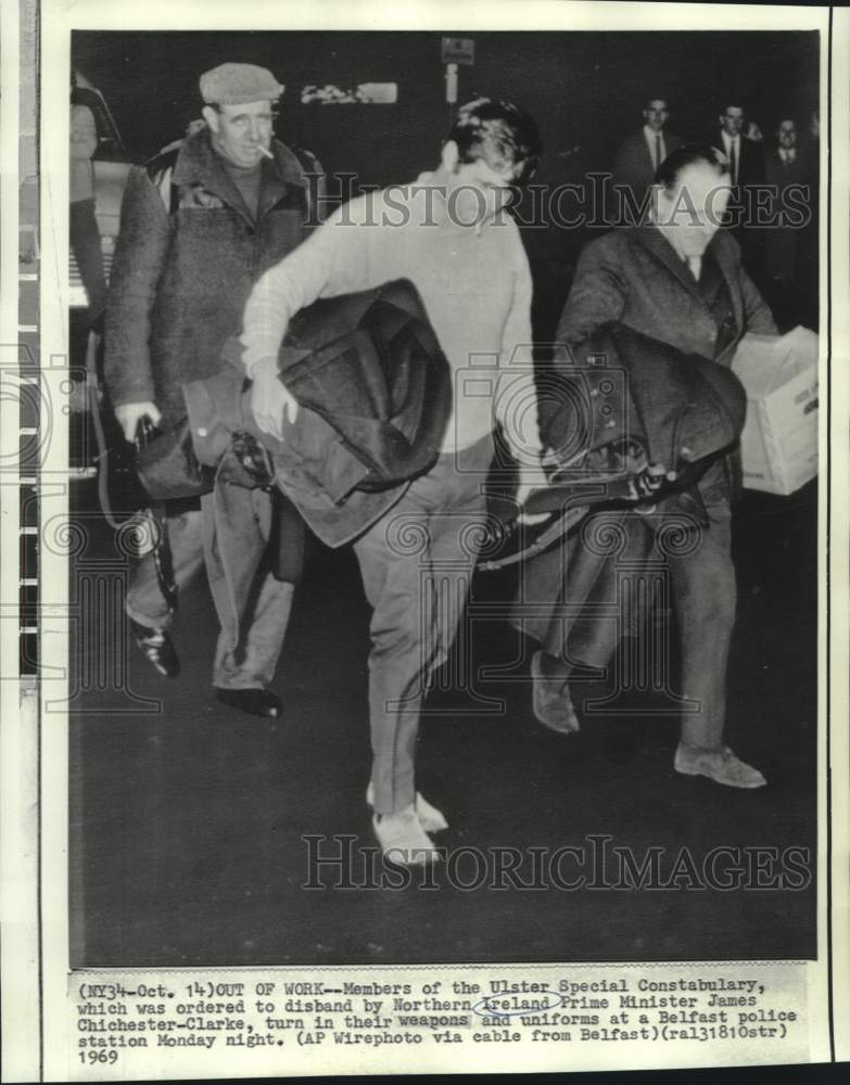 Load image into Gallery viewer, 1969 Press Photo Ulster Special committee members turn in weapons and uniforms
