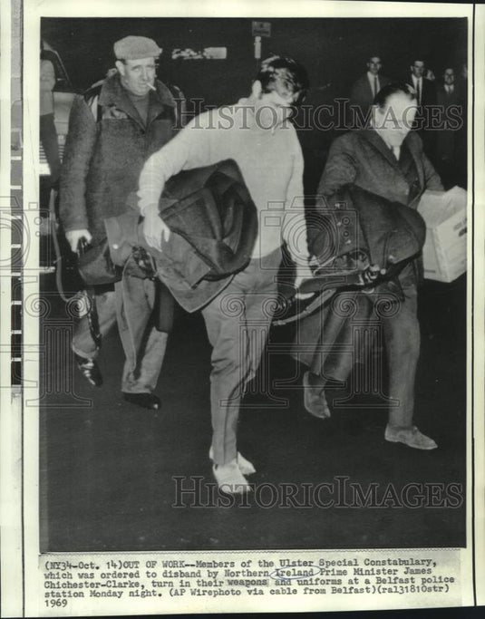1969 Press Photo Ulster Special committee members turn in weapons and uniforms