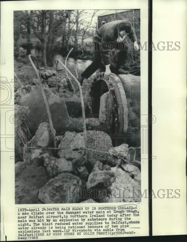1969 Press Photo Man climbs over damaged water main in Lough Neagh in Ireland