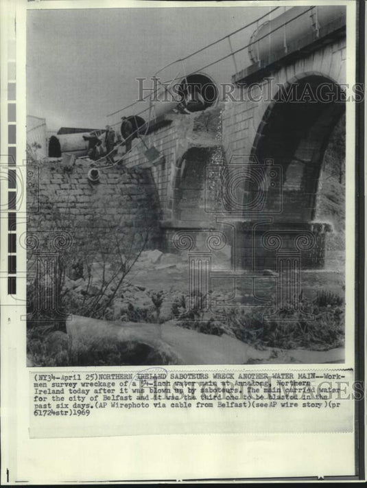 1969 Press Photo Workmen survey sabotaged water main in Annalong, Ireland