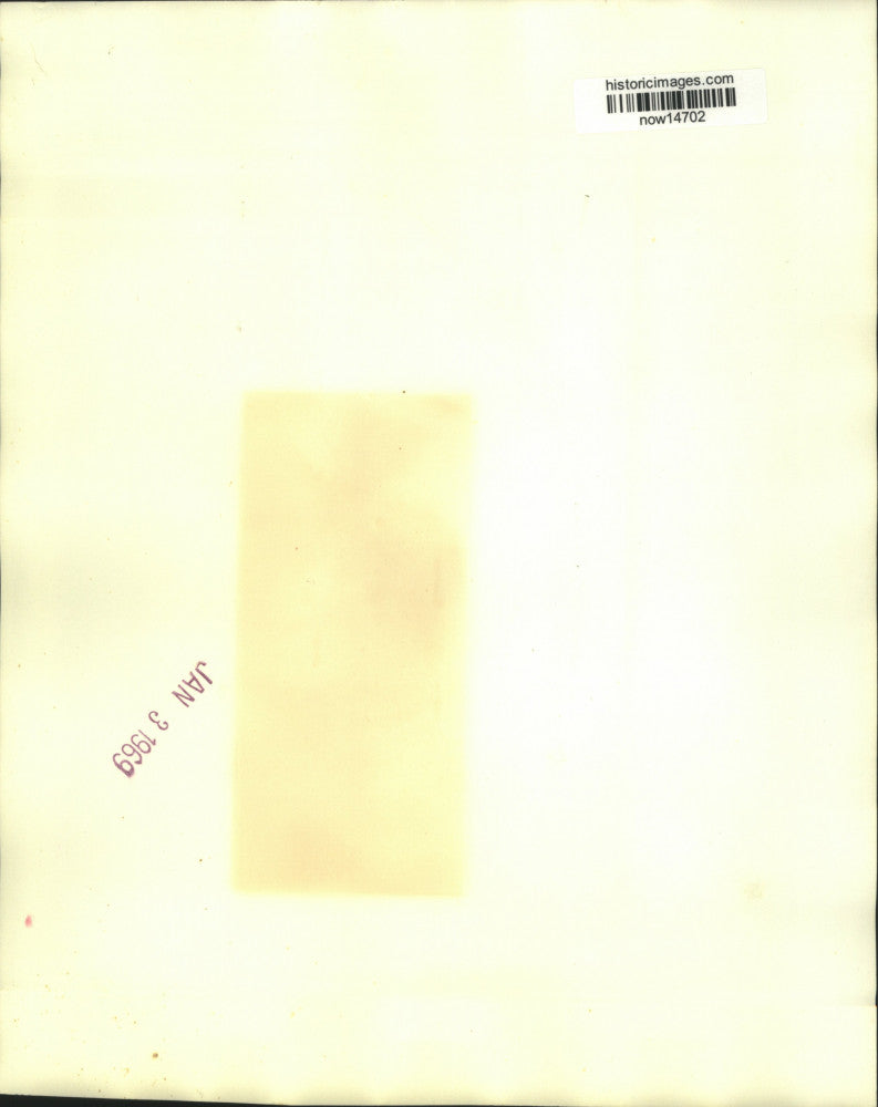 1969 Press Photo Ambassador Pham Dang Lam waves to newsmen in Paris, France