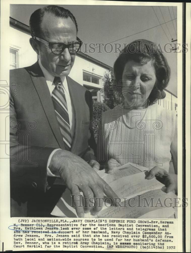Load image into Gallery viewer, 1972 Press Photo Kathleen Jensen and Reverend Benner with letters and telegrams
