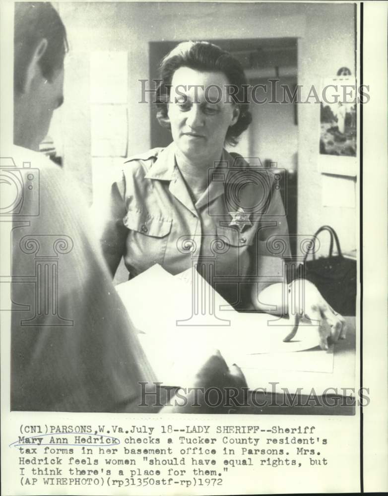 Load image into Gallery viewer, 1972 Press Photo Sheriff Mary Ann Hedrick in her Parsons basement office.
