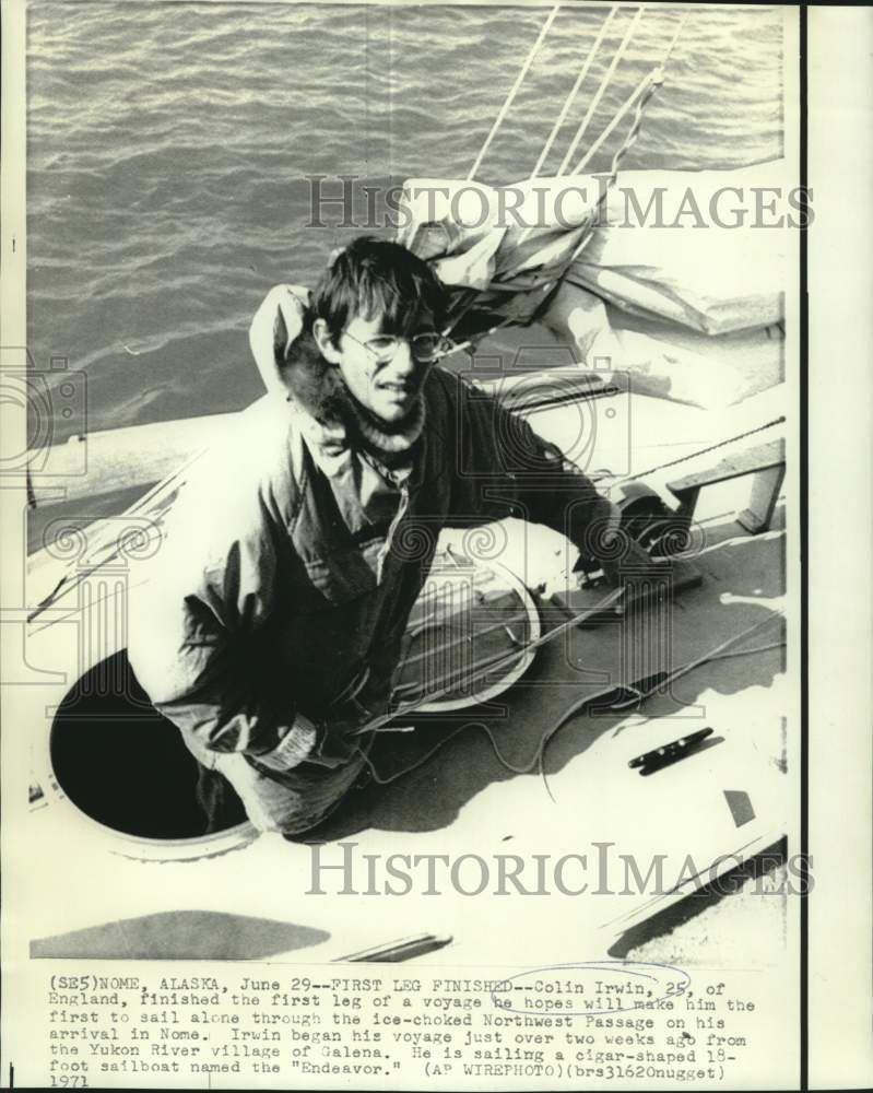 Load image into Gallery viewer, 1971 Press Photo Colin Irwin arrives in Nome, Alaska on Northwest Passage voyage
