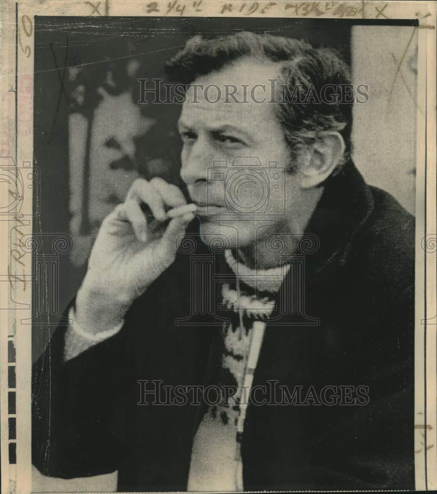 1972 Press Photo American author Clifford Irving returns to New York - now14772