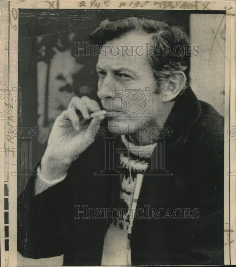 Load image into Gallery viewer, 1972 Press Photo American author Clifford Irving returns to New York - now14772
