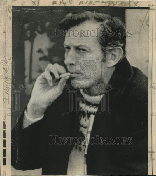 1972 Press Photo American author Clifford Irving returns to New York - now14772