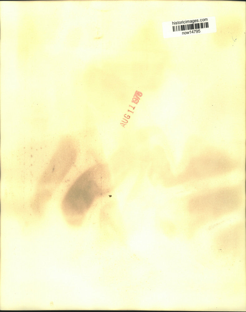 1975 Press Photo Hale Irwin plucks his hole-in-one from 12th green in Akron, OH