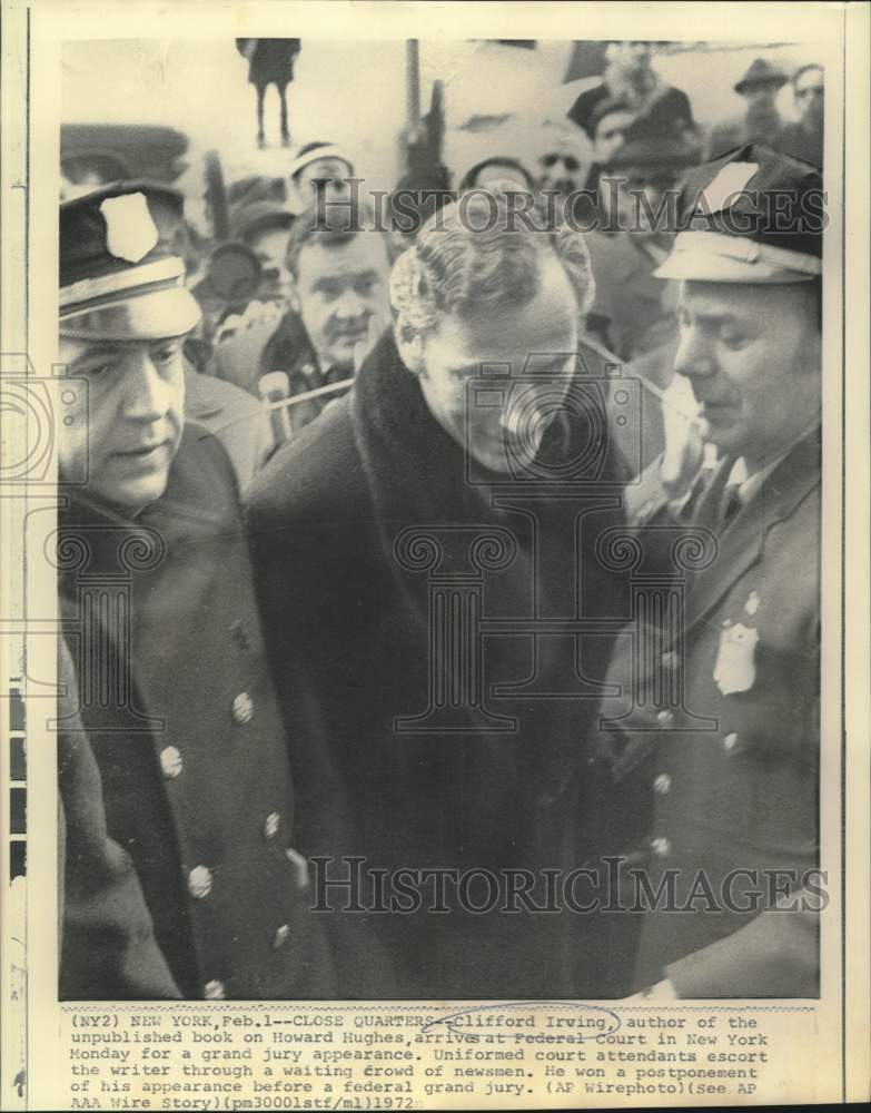 Load image into Gallery viewer, 1972 Press Photo Clifford Irving escorted to Federal Court in New York.
