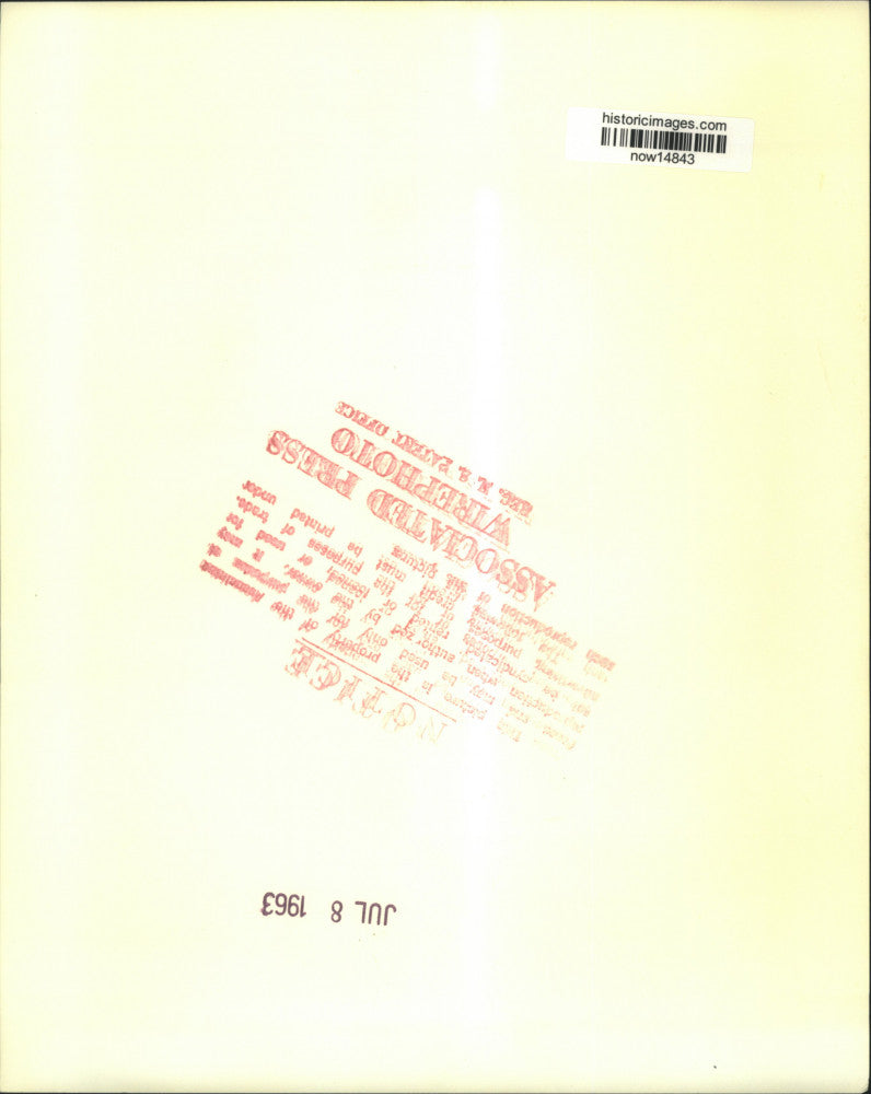 1963 Press Photo Mary Kaminski arrives at police station to confront abductor