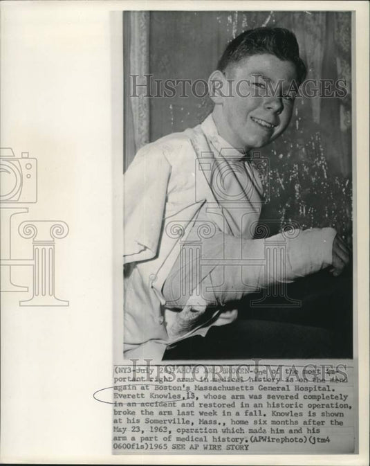1963 Press Photo Everett Knowles shown at his home six months after operation