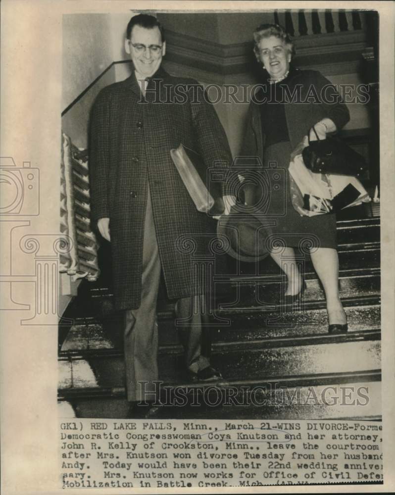 1962 Press Photo Former Congresswoman Coya Knutson and attorney leave courtroom