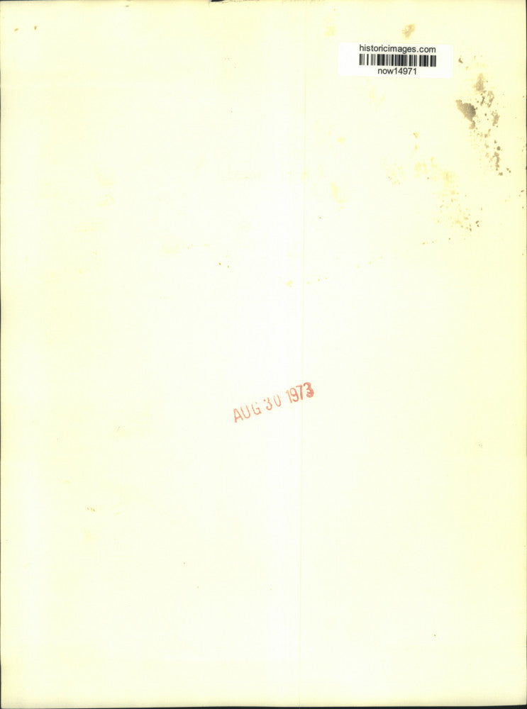 Load image into Gallery viewer, 1973 Press Photo Koch chips close to pin at Inverness Club in Toledo, Ohio
