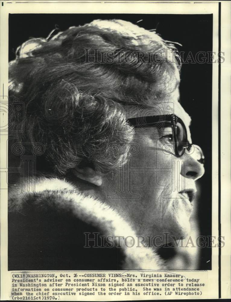 1970 Press Photo Consumer adviser Virginia Knauer holds news conference