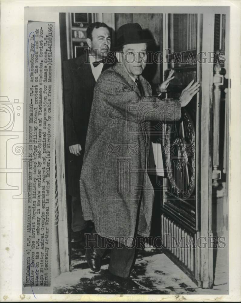 Load image into Gallery viewer, 1965 Press Photo US Ambassador Kohler and Wortzel leave Soviet Foreign Ministry
