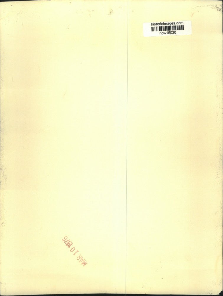 1976 Press Photo Senator Johnston carries his baggage off plane in Jackson, MS