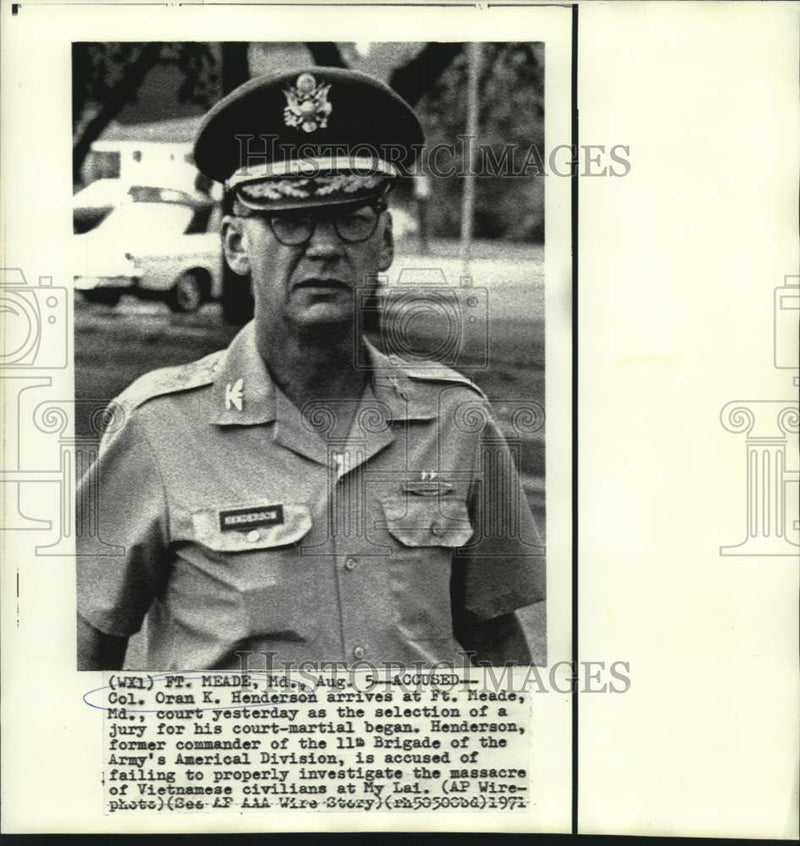 Load image into Gallery viewer, 1971 Press Photo Colonel Oran K. Henderson arrives at Ft. Meade, Maryland court

