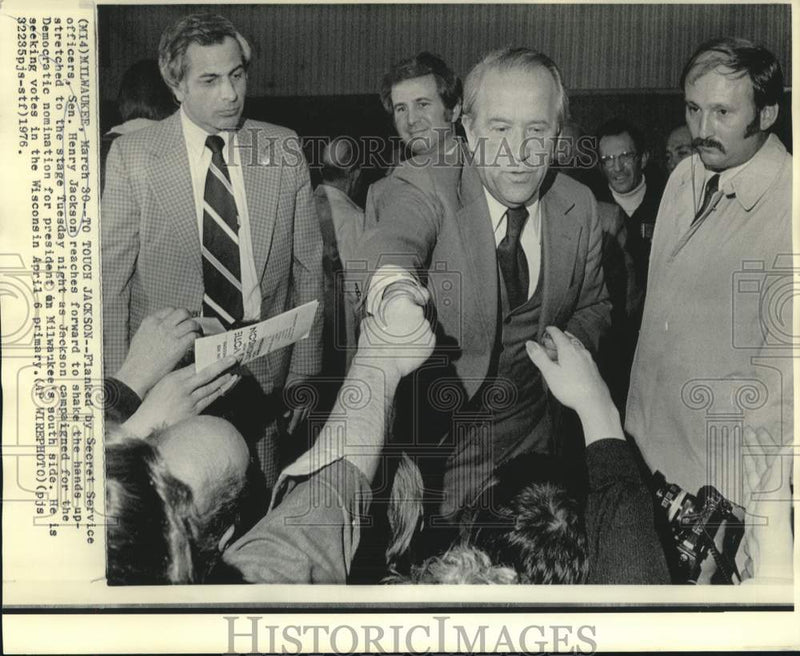 Load image into Gallery viewer, 1976 Press Photo Flanked by Secret Service Senator Jackson shakes hands
