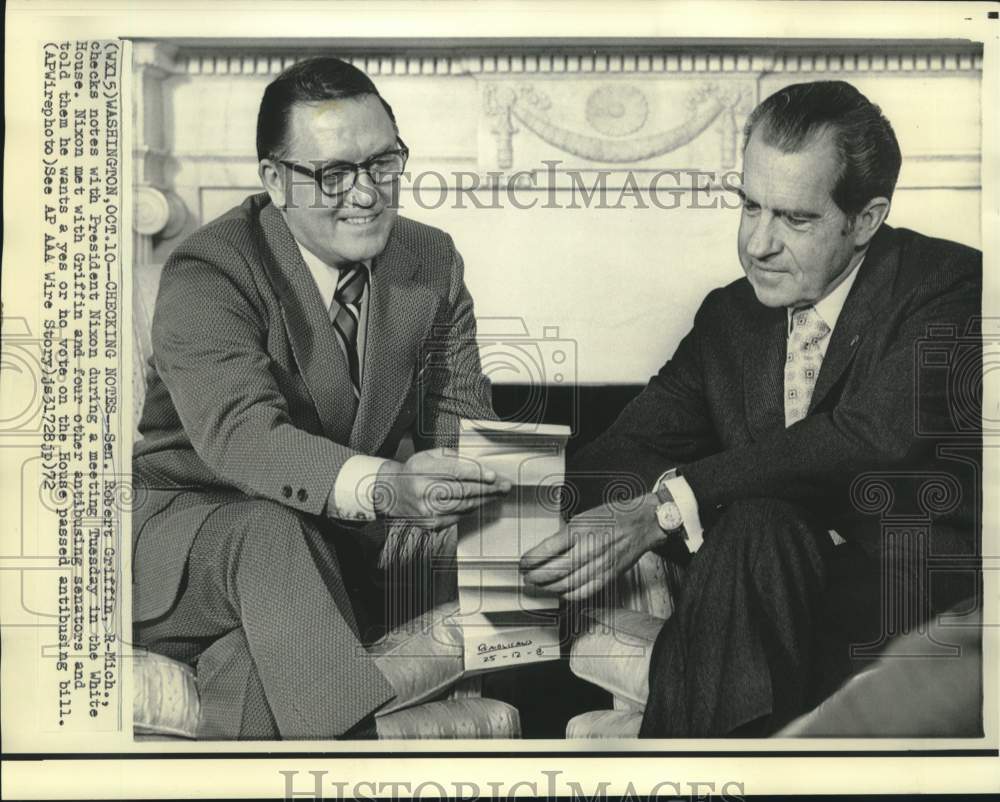 1972 Press Photo President Nixon and Senator Griffin check anti-busing bill