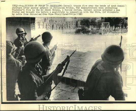 1969 Press Photo Israeli troops fire over Arab demonstrators in Jerusalem