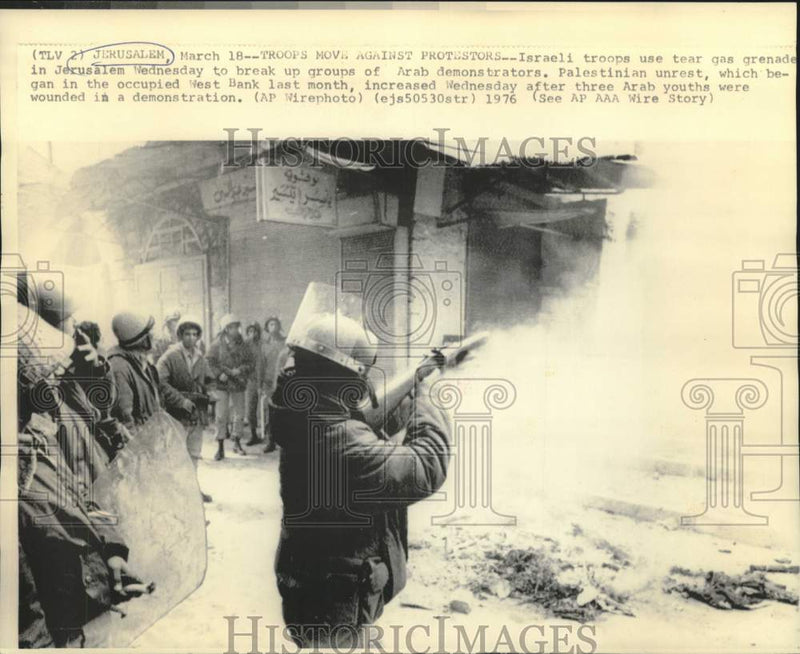 Load image into Gallery viewer, 1976 Press Photo Israeli troops fire tear gas on Arab demonstrators. - now15125
