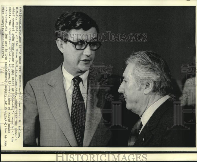 Load image into Gallery viewer, 1974 Press Photo Peter Rodino and John Doar of House Judiciary committee chat
