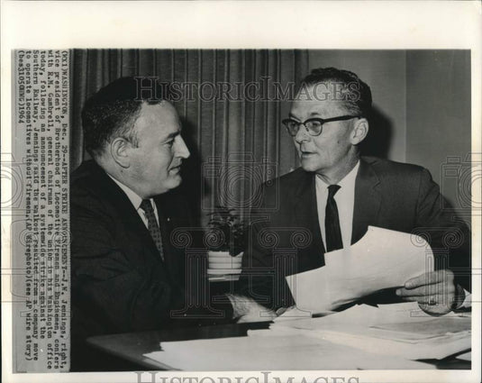 1964 Press Photo J.W. Jennings, railway union president and Gambrell confer