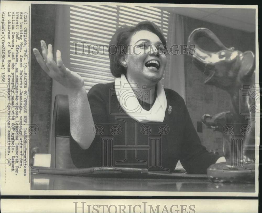 1968 Press Photo Janice Roberts Jennings posed with GOP symbols in Chicago