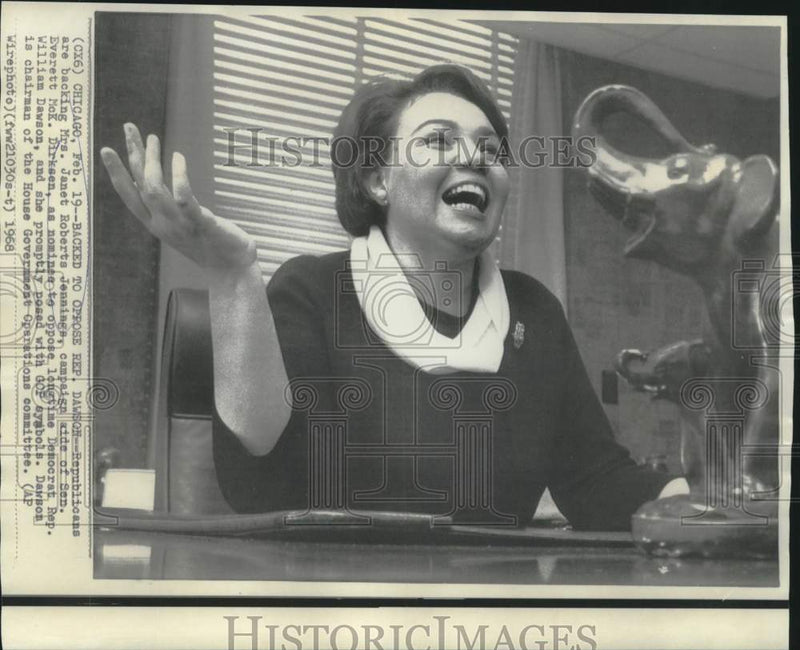 Load image into Gallery viewer, 1968 Press Photo Janice Roberts Jennings posed with GOP symbols in Chicago
