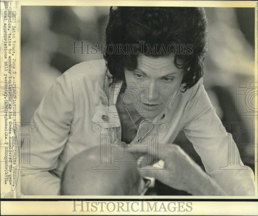1974 Press Photo Representative Louise Johnson and another confer in legislation