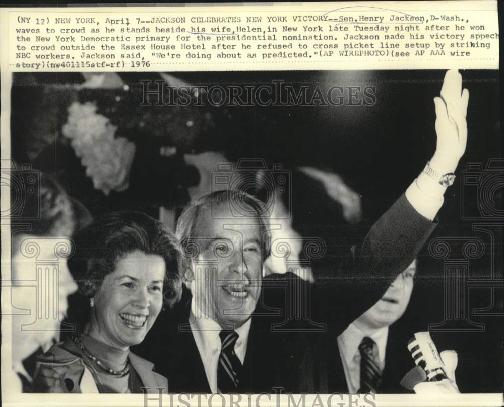 1976 Press Photo Senator and Mrs. Jackson celebrate New York victory.